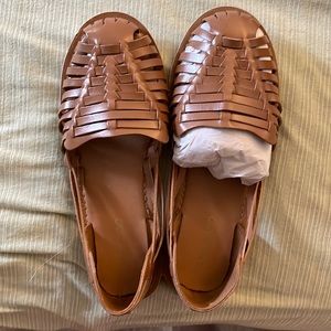 Size 8 womens woven flats. brand new.